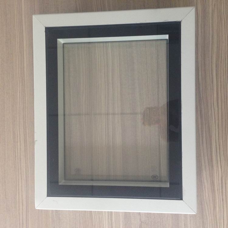 Double layer insulated window for clean rooms