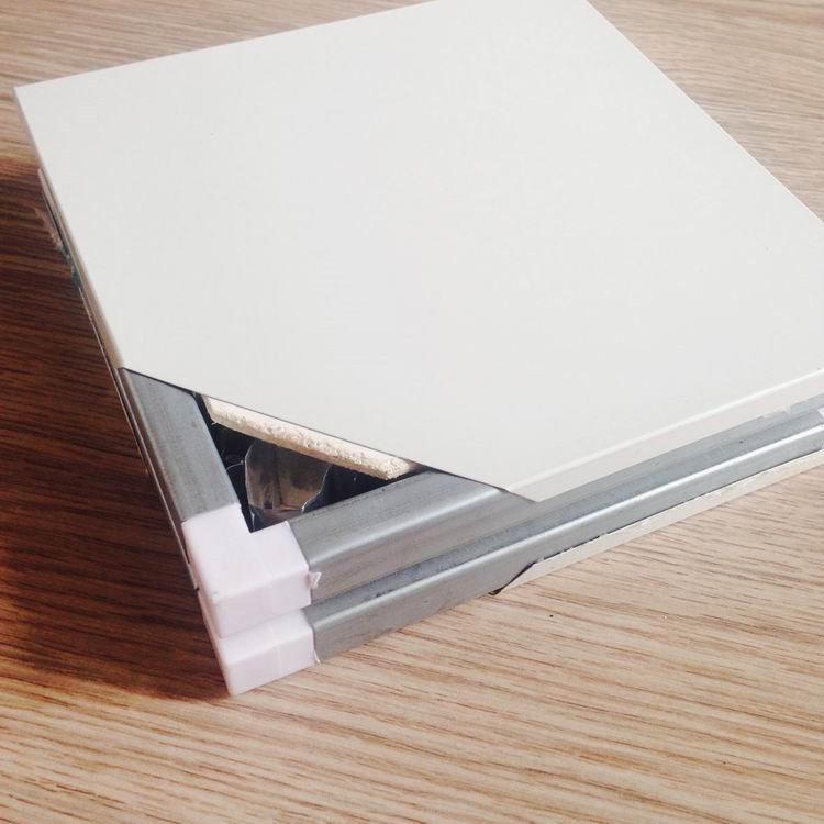 Hand-assembled – Fiberglass-magnesium-aluminum honeycomb panels for clean rooms