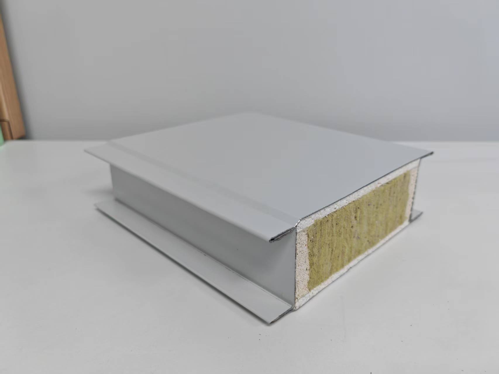 Magnesite-Basalt Sandwich Panel