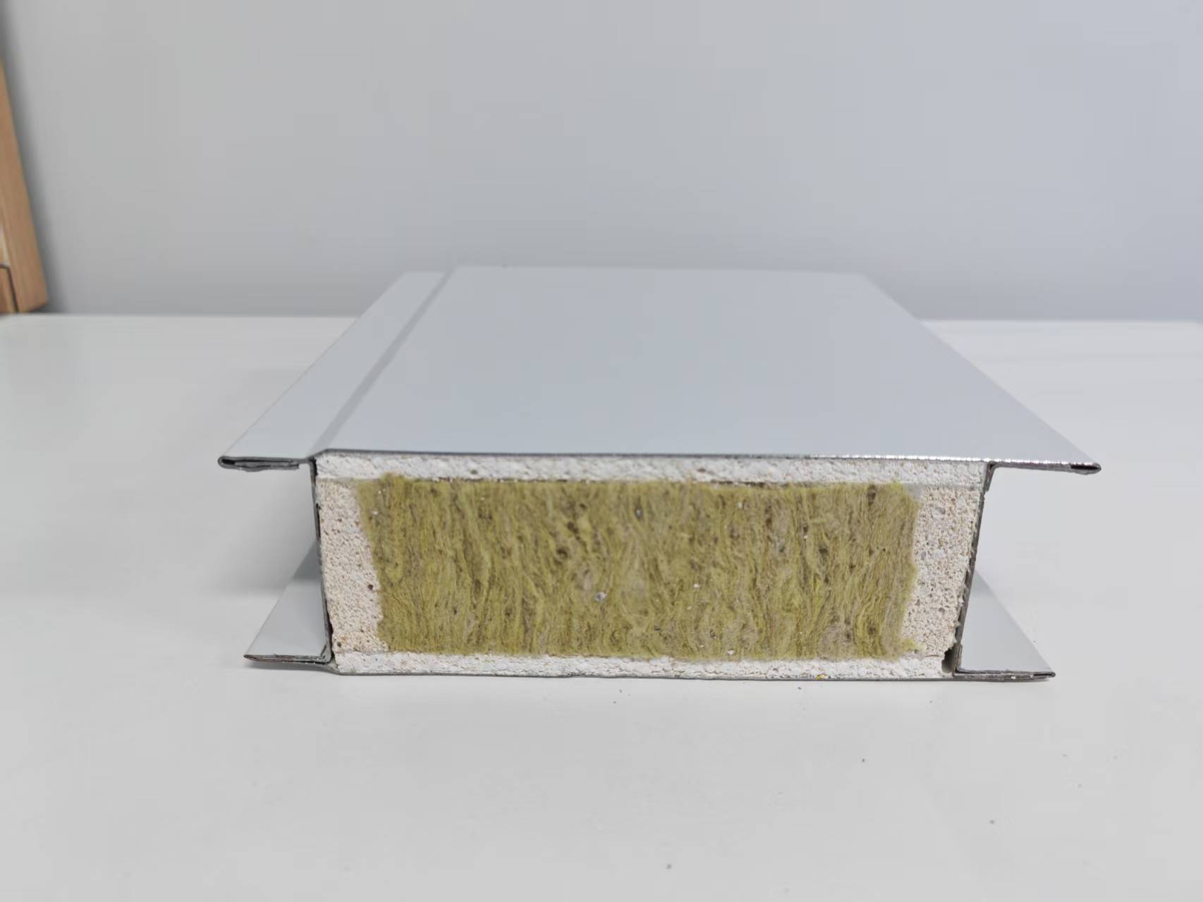 Magnesite-Basalt Sandwich Panel