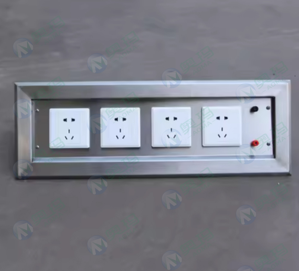 Metal socket box