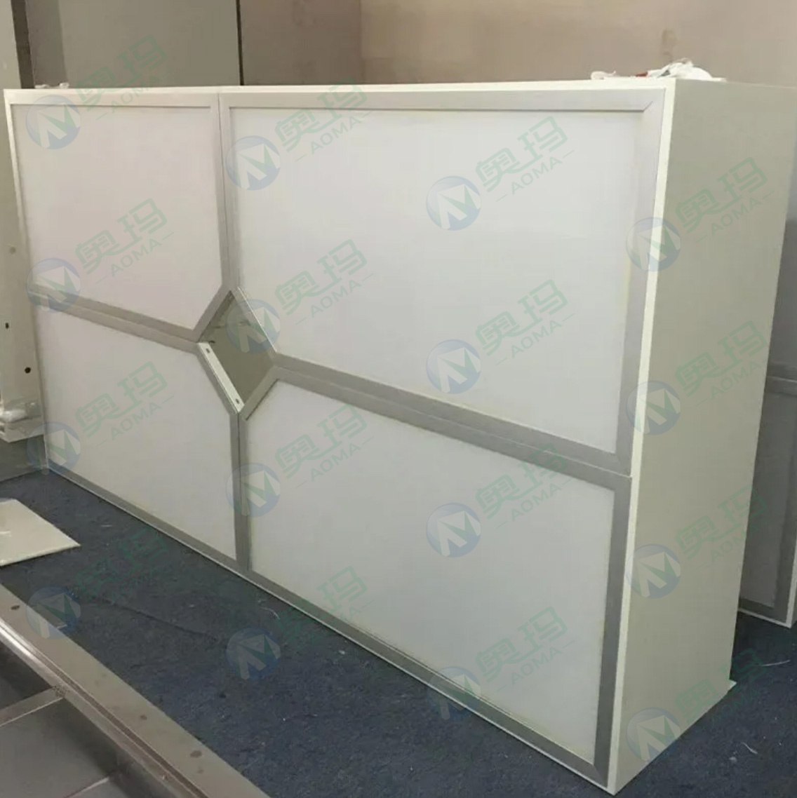 Large ceiling laminar flow panel for operating rooms