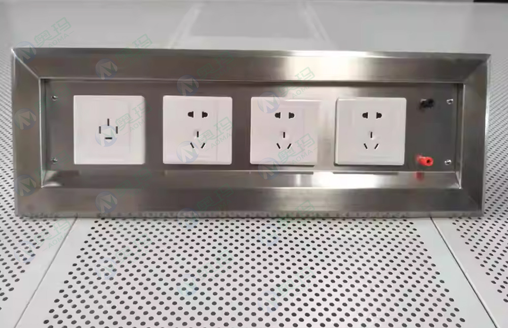Metal boxes for sockets