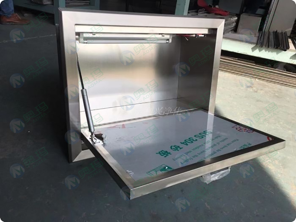 Built -in steel desk Built -in steel desk